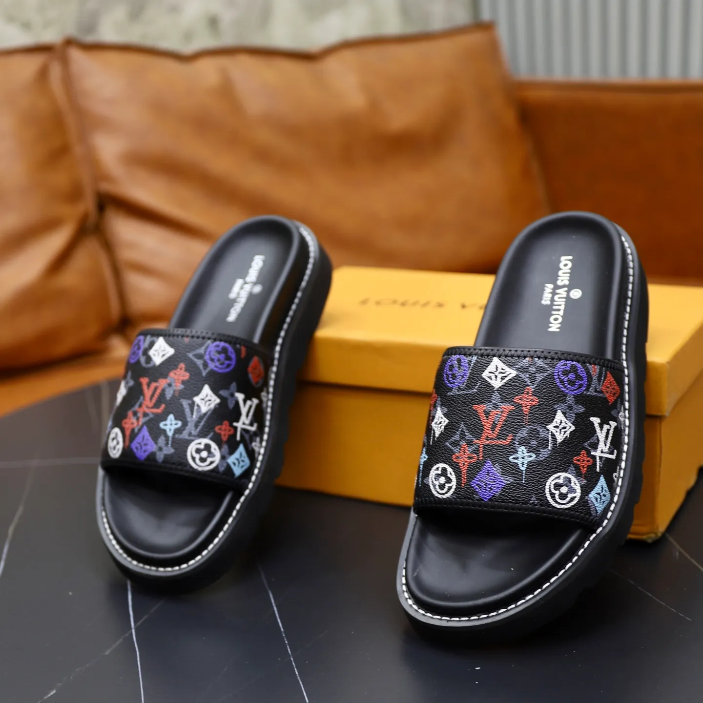 Ex-factory price: 320💰🙅‍♂️🙅‍♂️🙅‍♂️ Brand: LV Louis Vuitton Standard code: 38-45 Grade: Same as the official website Material: Original material design Original rubber wear-resistant molded outsole Style category: Men's fashion sandals Distinguished luxury brand elements Top luxury Color: Actual picture color
